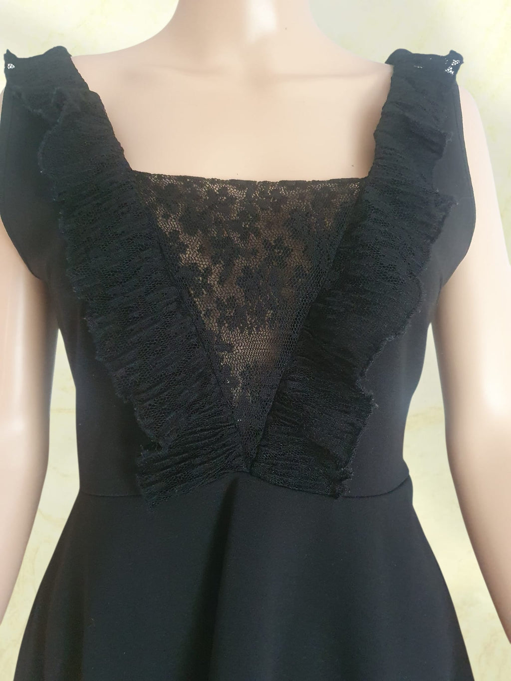 Petite Robe Noire Patineuse à Dentelle et Volants - Esther.H Paris - Taille S