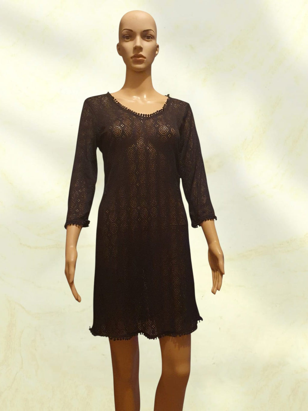 Robe Tunique Noire en Dentelle Ajourée. Taille 38