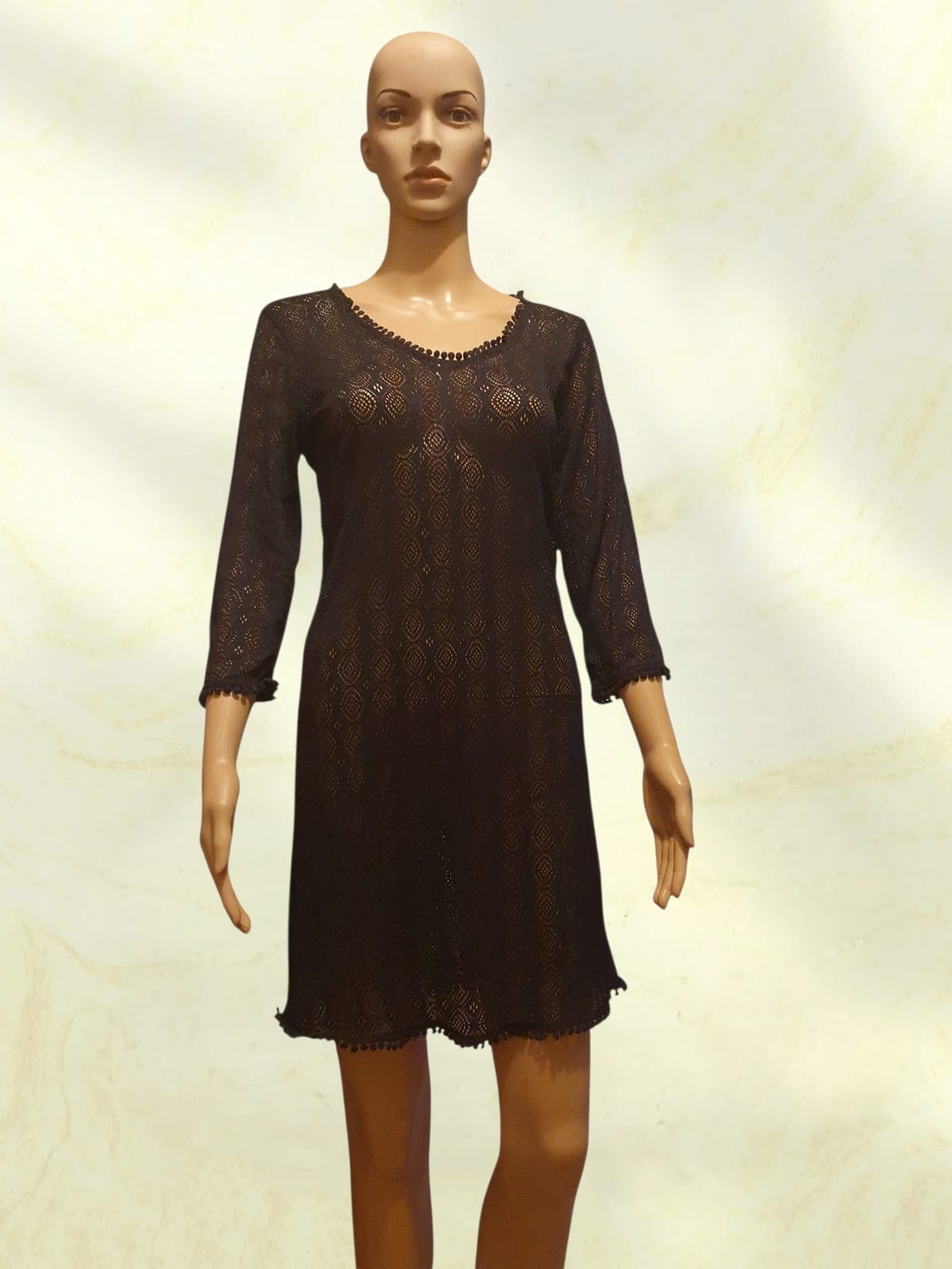 Robe Tunique Noire en Dentelle Ajourée. Taille 38