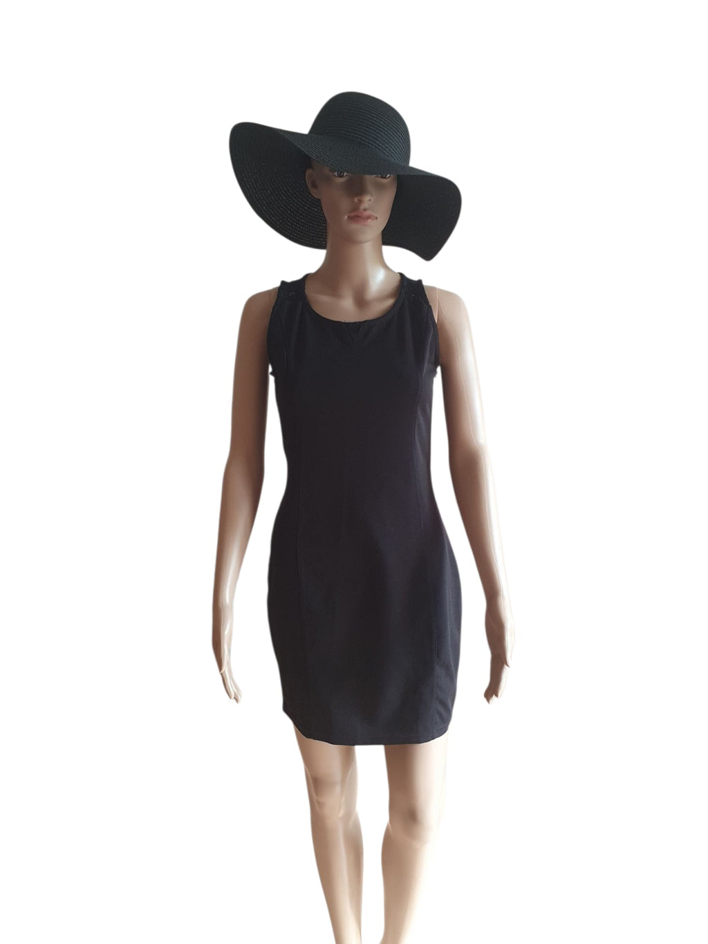 Élégante Petite Robe Noire - Détails Dentelle et Dos Travaillé T36