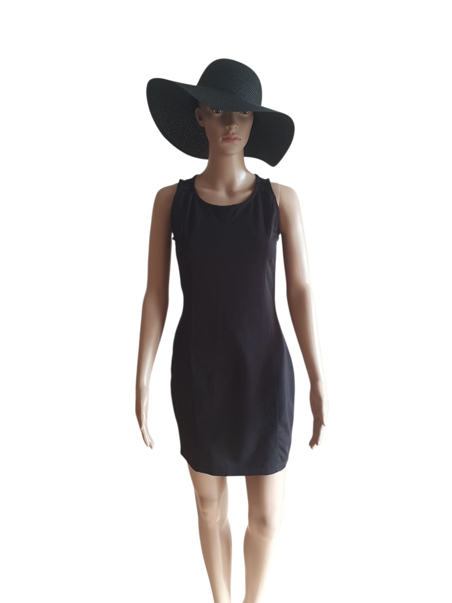 Élégante Petite Robe Noire - Détails Dentelle et Dos Travaillé T36