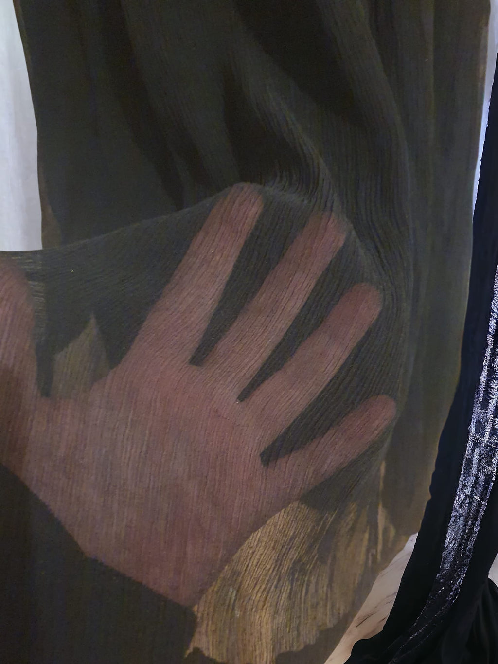 Robe Noire Apostrophe Paris – 100% Soie & Jeu de Transparence