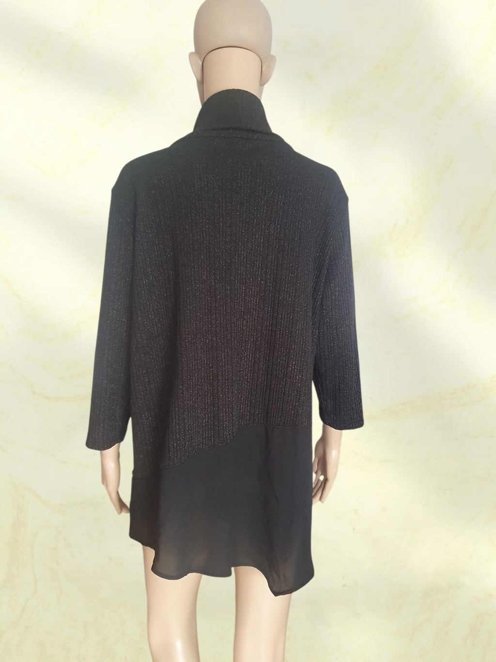 Pull Tunique Noir Scintillant – Coupe Asymétrique & Col Bénitier Chic T46