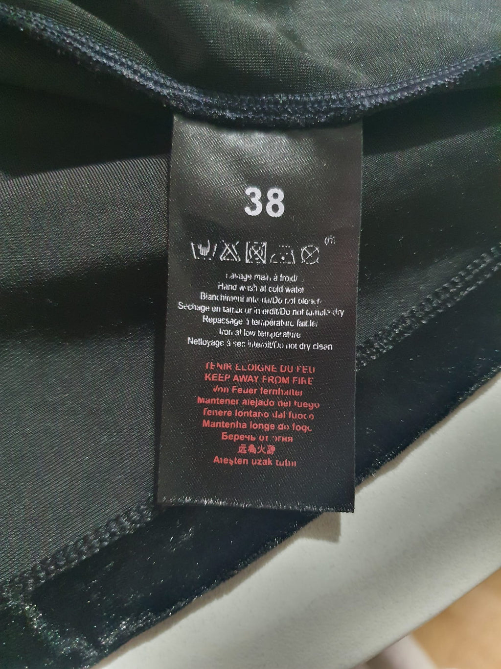 Haut Chic Noir Bi-Matière : Velours Froissé et Manches en Dentelle Florale - One Step - Taille 38