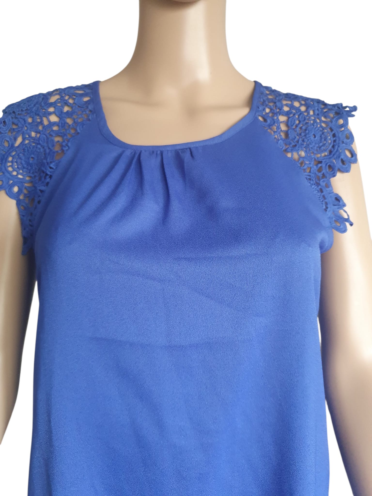 Robe Courte Bleue Électrique Glamorous – Détails Crochet Boho-Chic T36